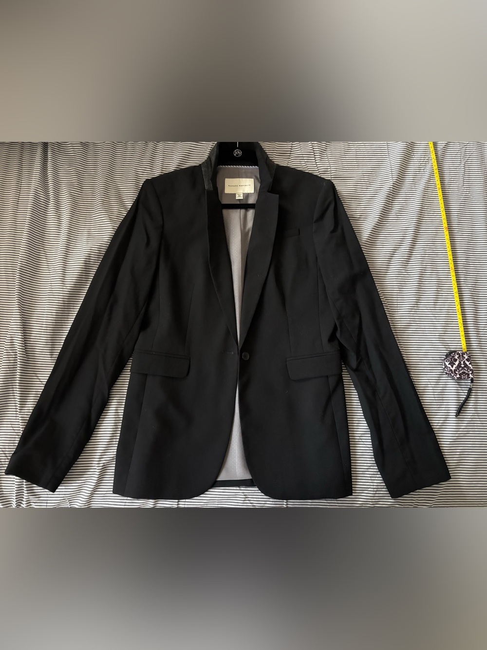 Banana Republic Women’s Black Single-Button Blazer